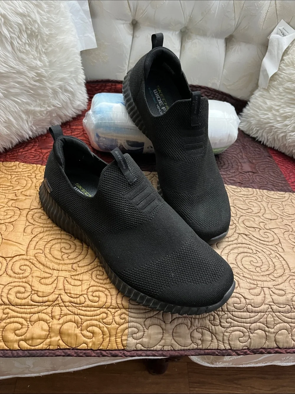 Skechers Wide/ air Cooled memory Foam Mens Black Slip-On Knit Athletic Sneakers.